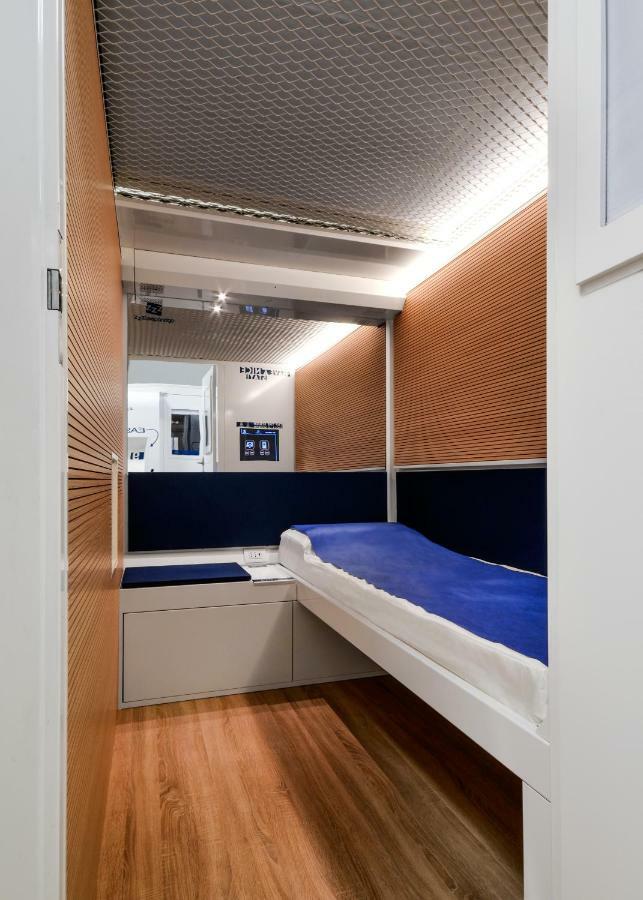 Resting Pods - Zzzleepandgo Vrn Verona Airport Hotel Caselle Di Sommacampagna Exterior photo