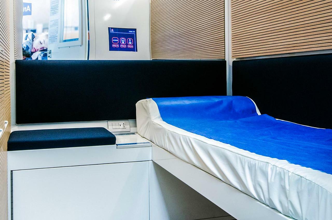 Resting Pods - Zzzleepandgo Vrn Verona Airport Hotel Caselle Di Sommacampagna Exterior photo